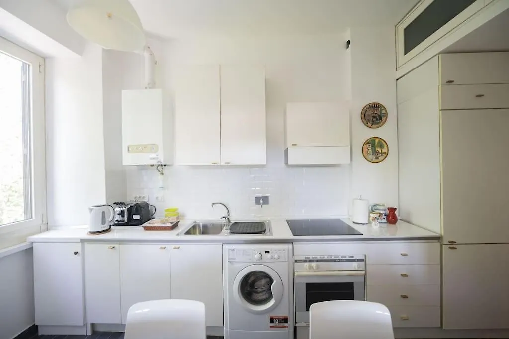 Testaccio Luminous And Large Apartment Rome Italy